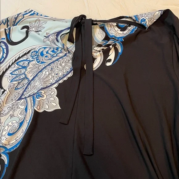 Black, with designs, back tie  (brand and size tag missing) - Picture 5 of 6